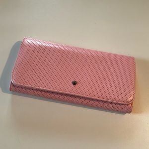 NWOT Universal Thread Perforated Tri Fold Wallet